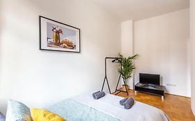 Downtown Cozy Home In The Gozsdu Garden